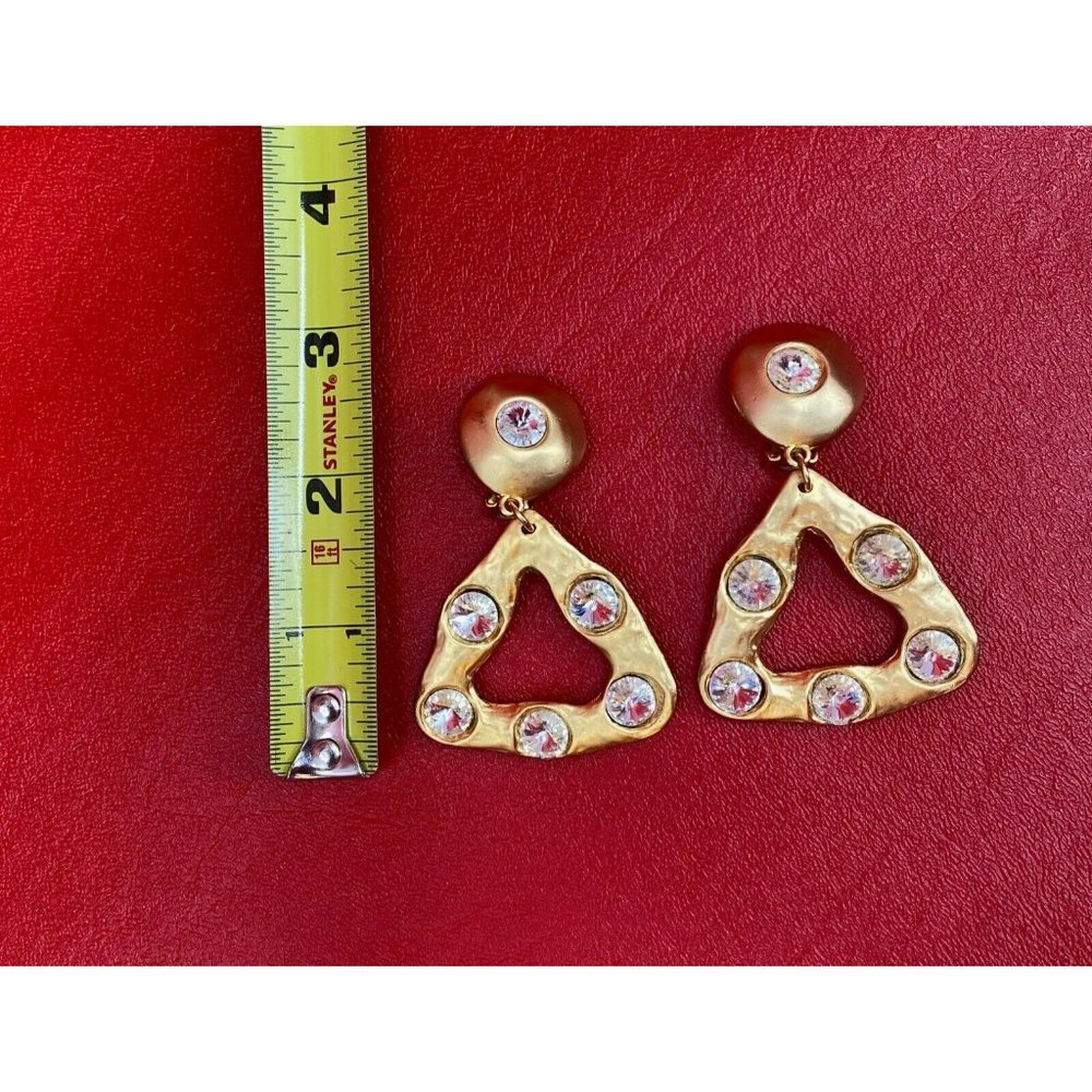 Vintage Norma Jean Large Triangle Etruscan Rivoli Matte Gold Tone Clip Earrings - Picture 8 of 8